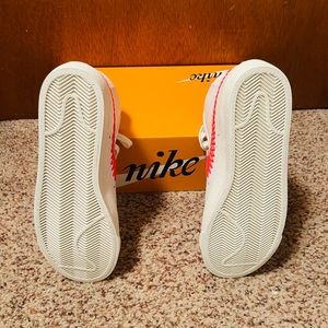 NIKE BLAZER MID ‘77 White/Bright crimson 6.5Y